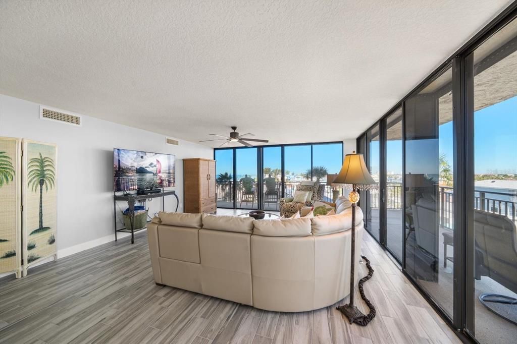 待售: $1,050,000 (2 贝兹, 2 浴室, 1510 平方英尺)