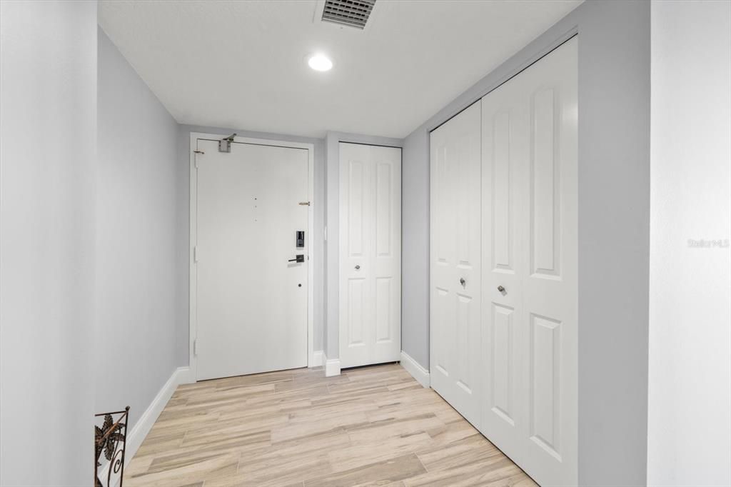 待售: $1,050,000 (2 贝兹, 2 浴室, 1510 平方英尺)