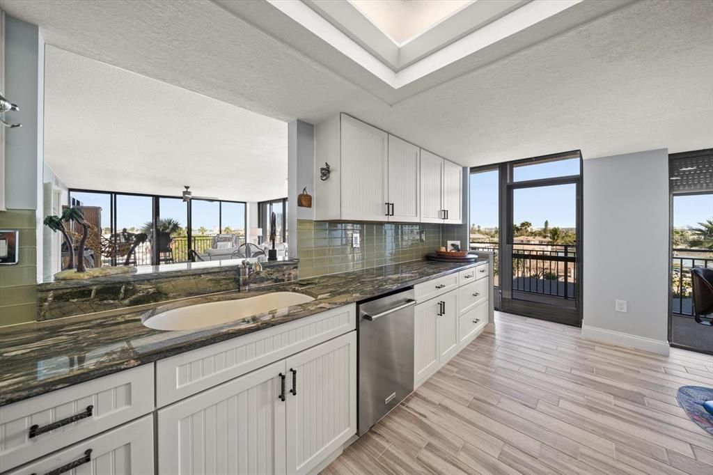 待售: $1,050,000 (2 贝兹, 2 浴室, 1510 平方英尺)