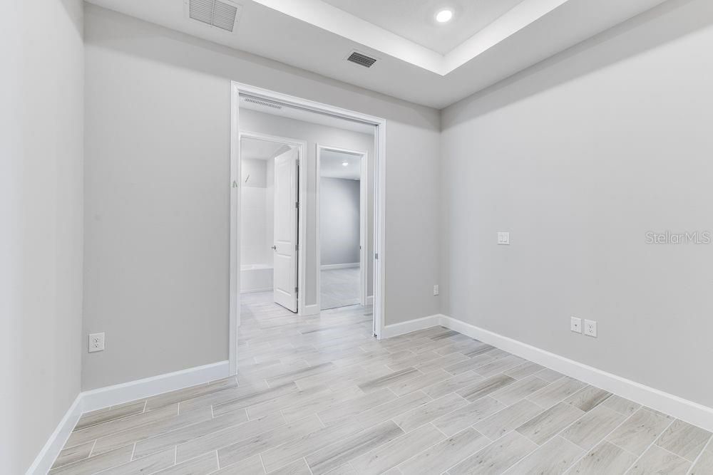 Active With Contract: $462,574 (2 beds, 2 baths, 1533 Square Feet)