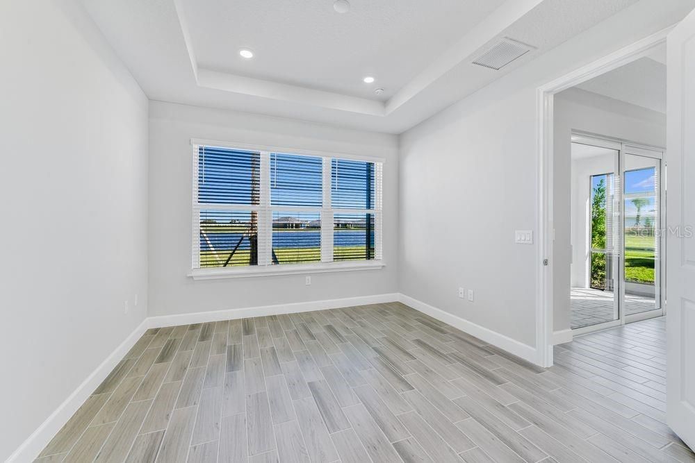 Active With Contract: $462,574 (2 beds, 2 baths, 1533 Square Feet)