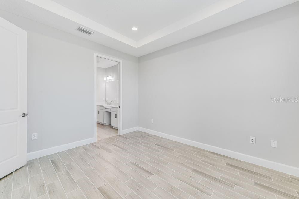 Active With Contract: $462,574 (2 beds, 2 baths, 1533 Square Feet)