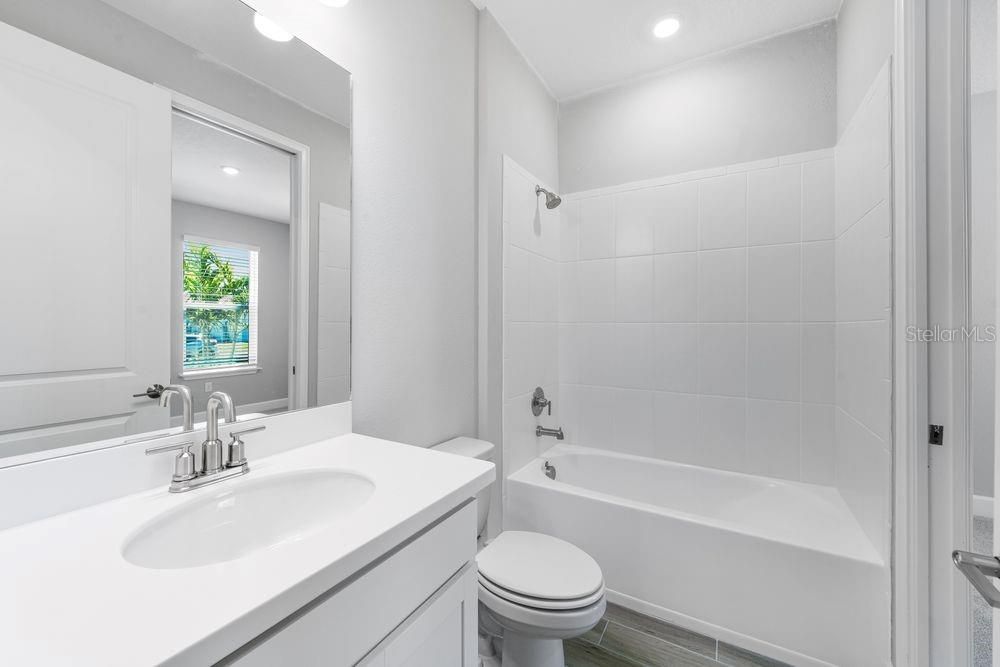 Active With Contract: $462,574 (2 beds, 2 baths, 1533 Square Feet)