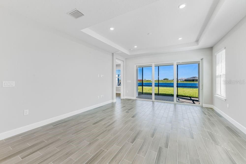 Active With Contract: $462,574 (2 beds, 2 baths, 1533 Square Feet)