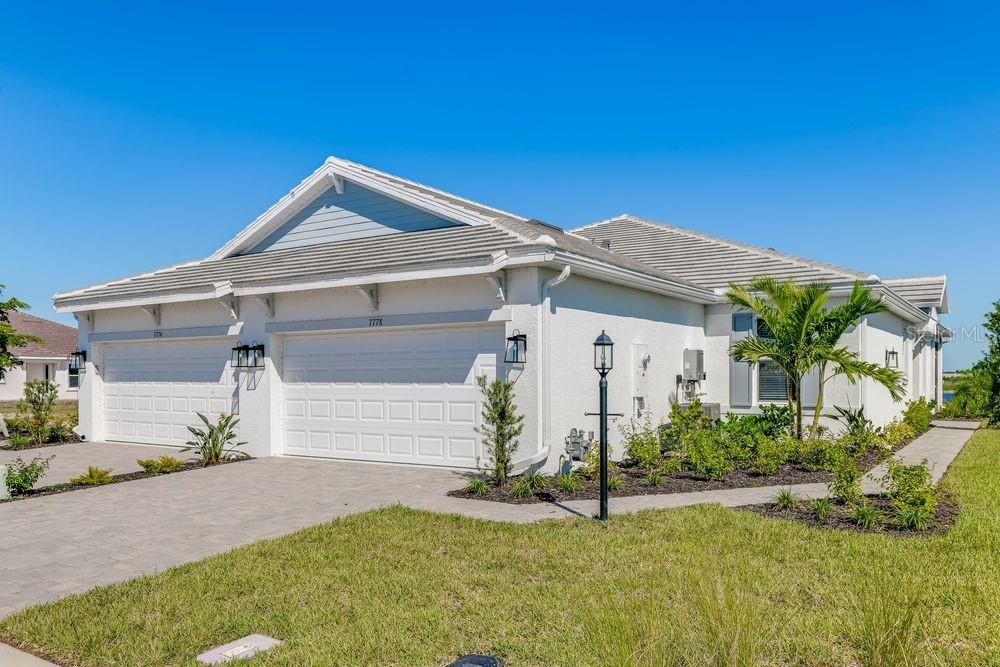 Active With Contract: $462,574 (2 beds, 2 baths, 1533 Square Feet)