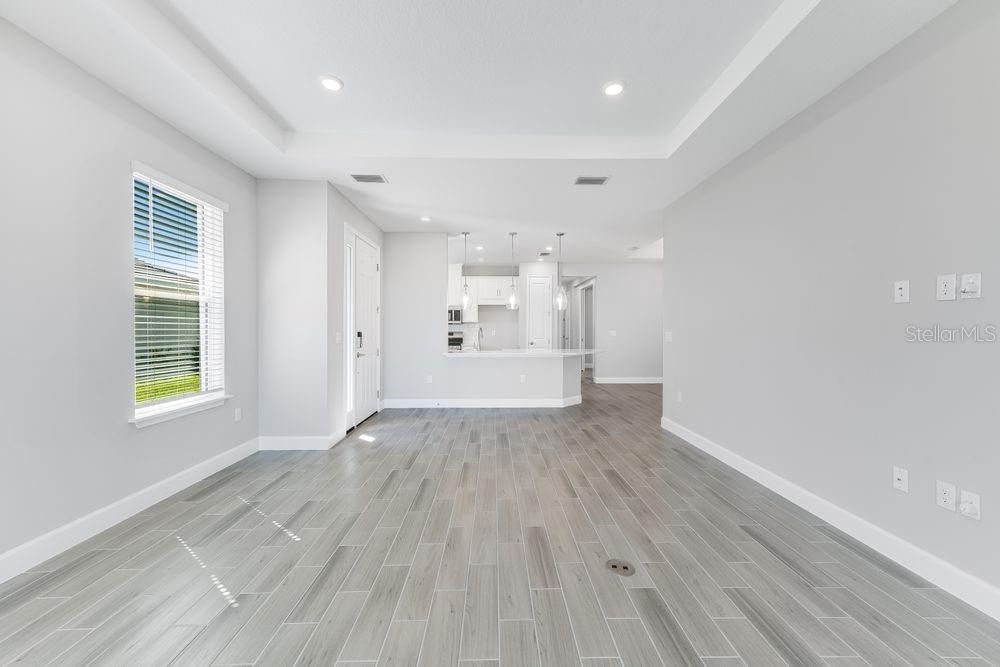 Active With Contract: $462,574 (2 beds, 2 baths, 1533 Square Feet)