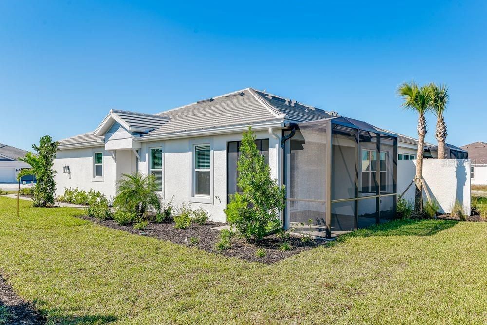 Active With Contract: $462,574 (2 beds, 2 baths, 1533 Square Feet)