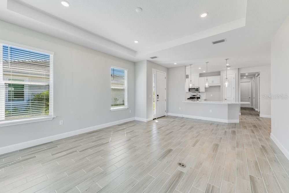 Active With Contract: $462,574 (2 beds, 2 baths, 1533 Square Feet)