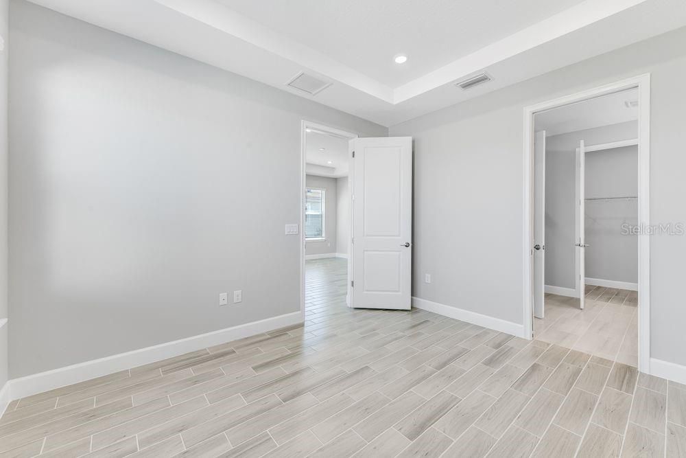 Active With Contract: $462,574 (2 beds, 2 baths, 1533 Square Feet)