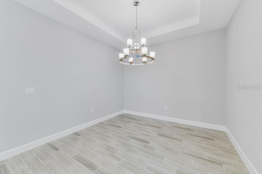 Active With Contract: $462,574 (2 beds, 2 baths, 1533 Square Feet)