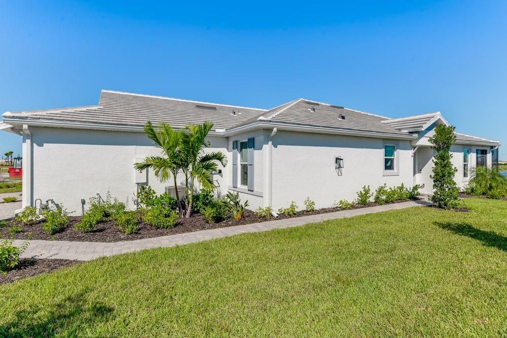 Active With Contract: $462,574 (2 beds, 2 baths, 1533 Square Feet)