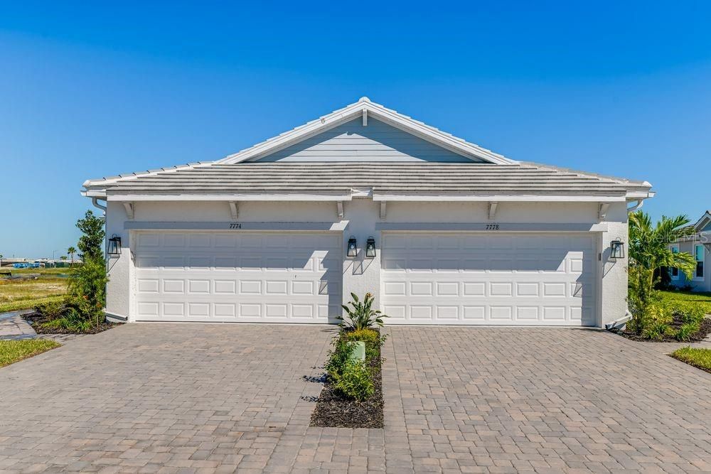 Active With Contract: $462,574 (2 beds, 2 baths, 1533 Square Feet)