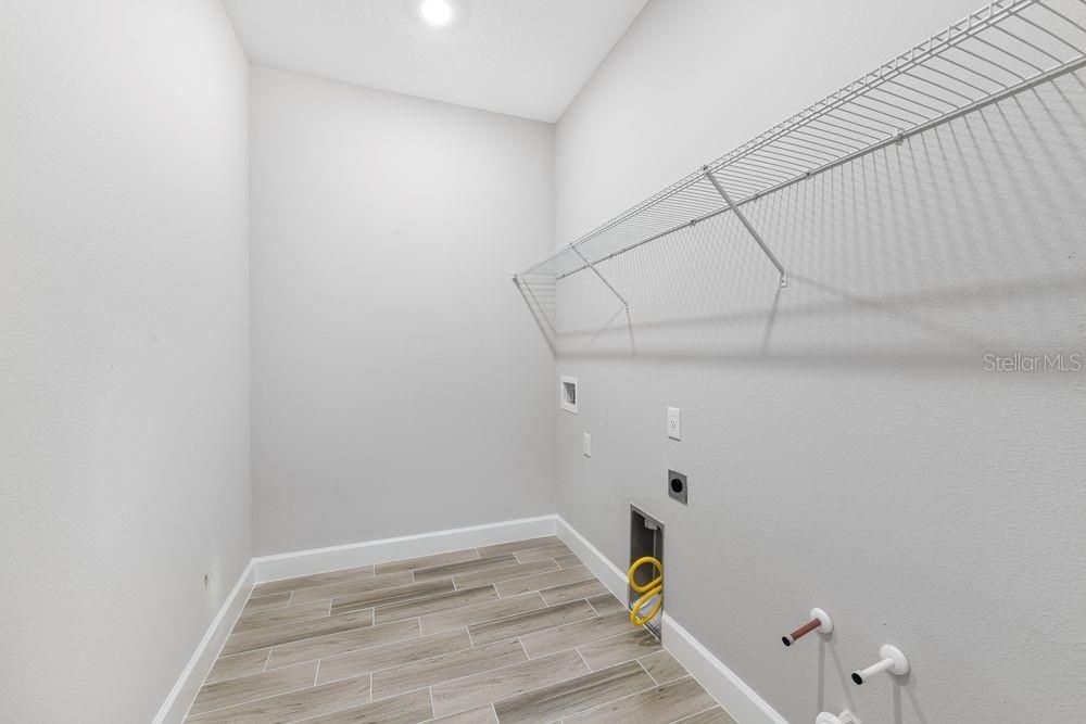 Active With Contract: $462,574 (2 beds, 2 baths, 1533 Square Feet)