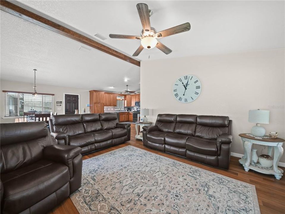 На продажу: $734,900 (3 спален, 2 ванн, 1417 Квадратных фут)