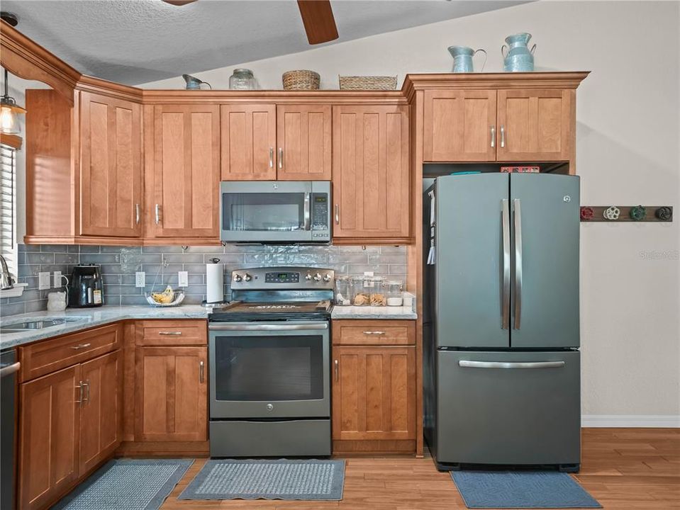 На продажу: $734,900 (3 спален, 2 ванн, 1417 Квадратных фут)