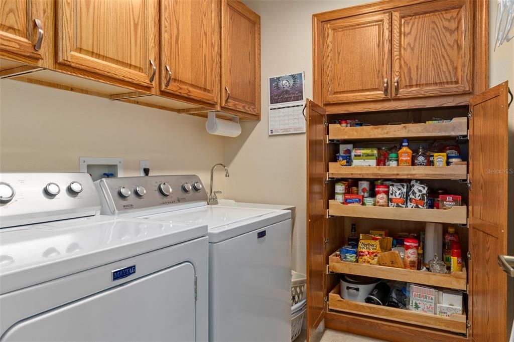 For Sale: $549,900 (3 beds, 3 baths, 1943 Square Feet)