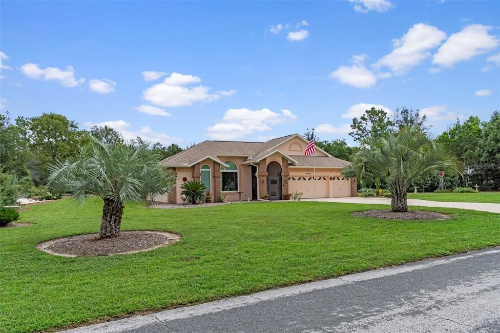 For Sale: $549,900 (3 beds, 3 baths, 1943 Square Feet)