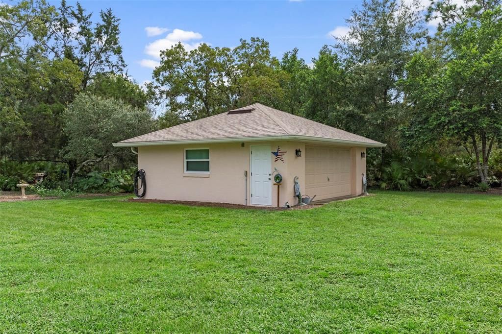 For Sale: $549,900 (3 beds, 3 baths, 1943 Square Feet)