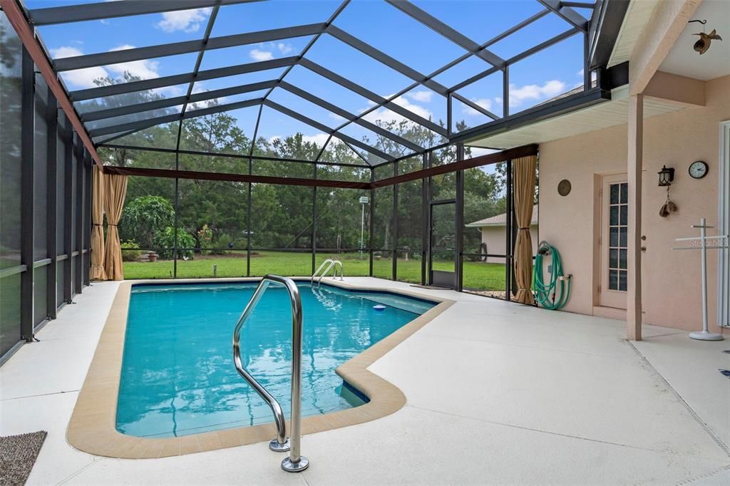 For Sale: $549,900 (3 beds, 3 baths, 1943 Square Feet)