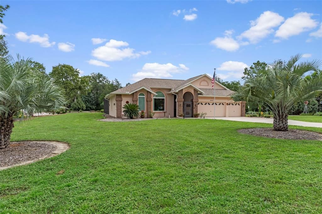 For Sale: $549,900 (3 beds, 3 baths, 1943 Square Feet)