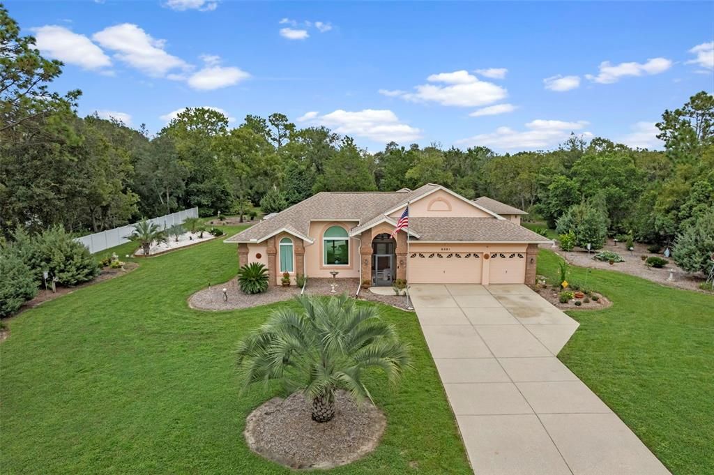 For Sale: $549,900 (3 beds, 3 baths, 1943 Square Feet)