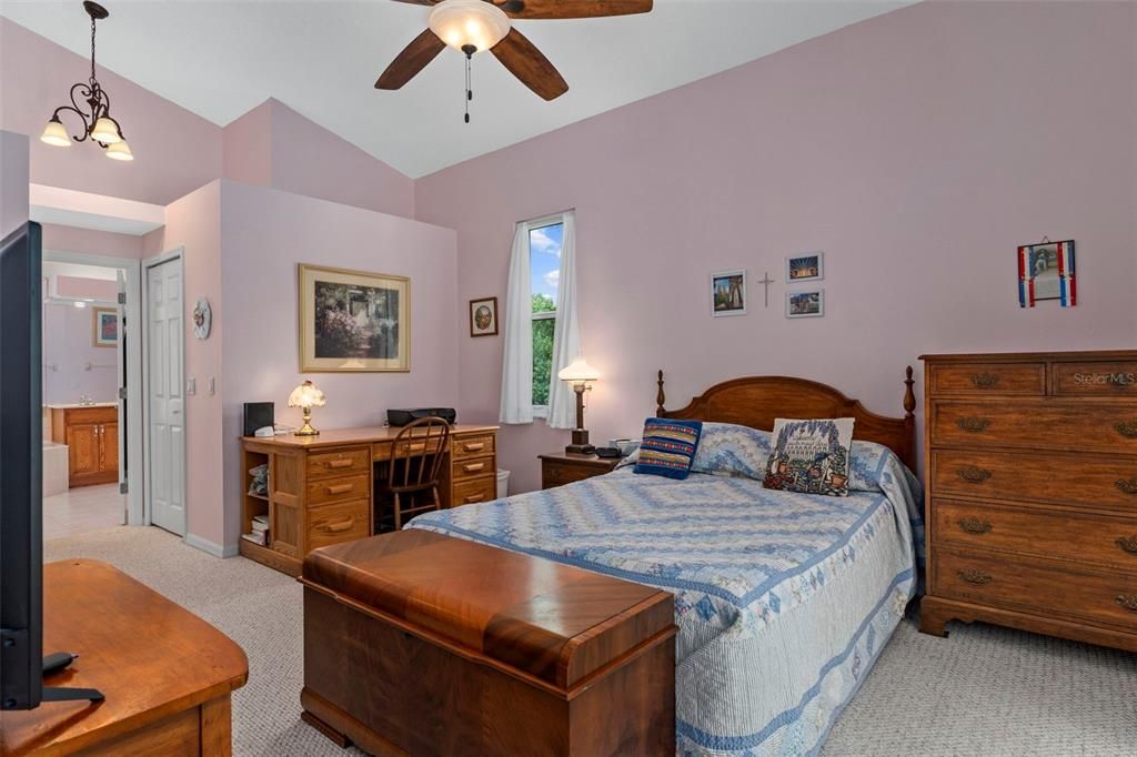 For Sale: $549,900 (3 beds, 3 baths, 1943 Square Feet)