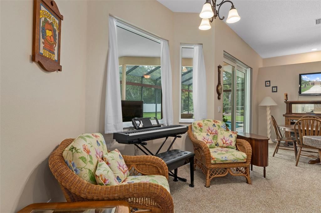 For Sale: $549,900 (3 beds, 3 baths, 1943 Square Feet)