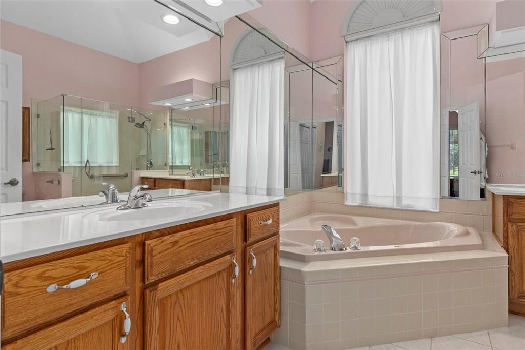 For Sale: $549,900 (3 beds, 3 baths, 1943 Square Feet)