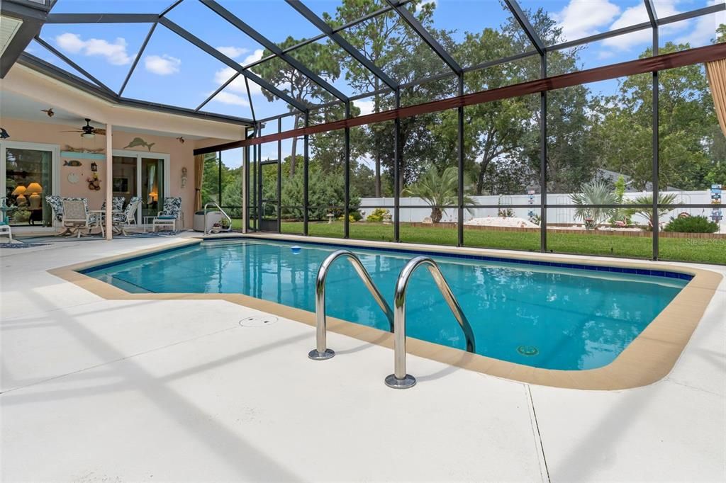 For Sale: $549,900 (3 beds, 3 baths, 1943 Square Feet)