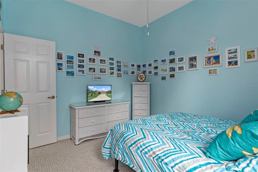 For Sale: $549,900 (3 beds, 3 baths, 1943 Square Feet)