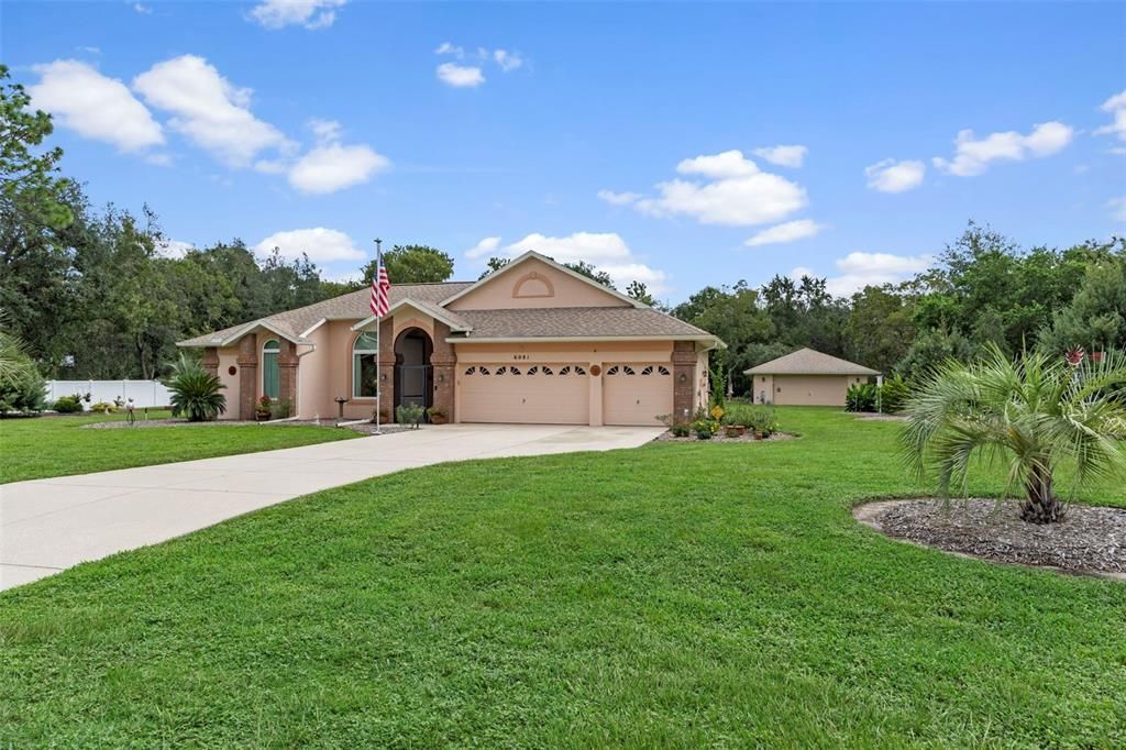 For Sale: $549,900 (3 beds, 3 baths, 1943 Square Feet)