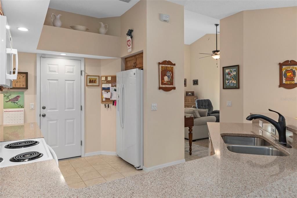 For Sale: $549,900 (3 beds, 3 baths, 1943 Square Feet)