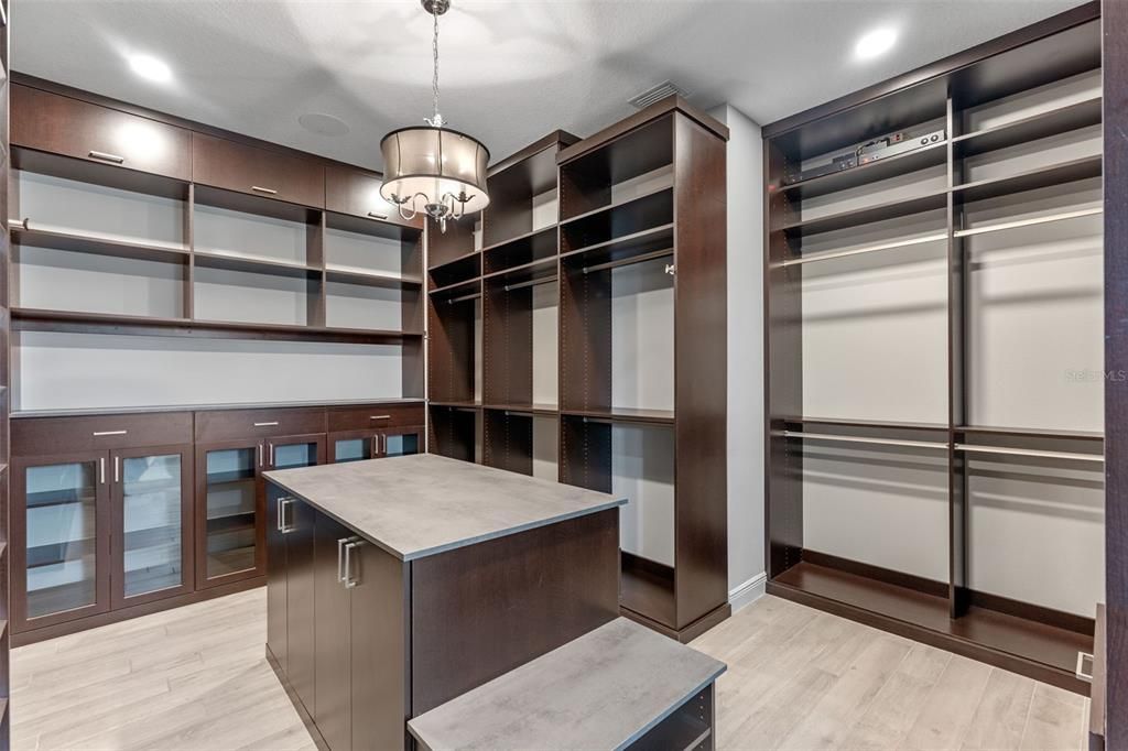 En Venta: $1,999,000 (4 camas, 5 baños, 4268 Pies cuadrados)