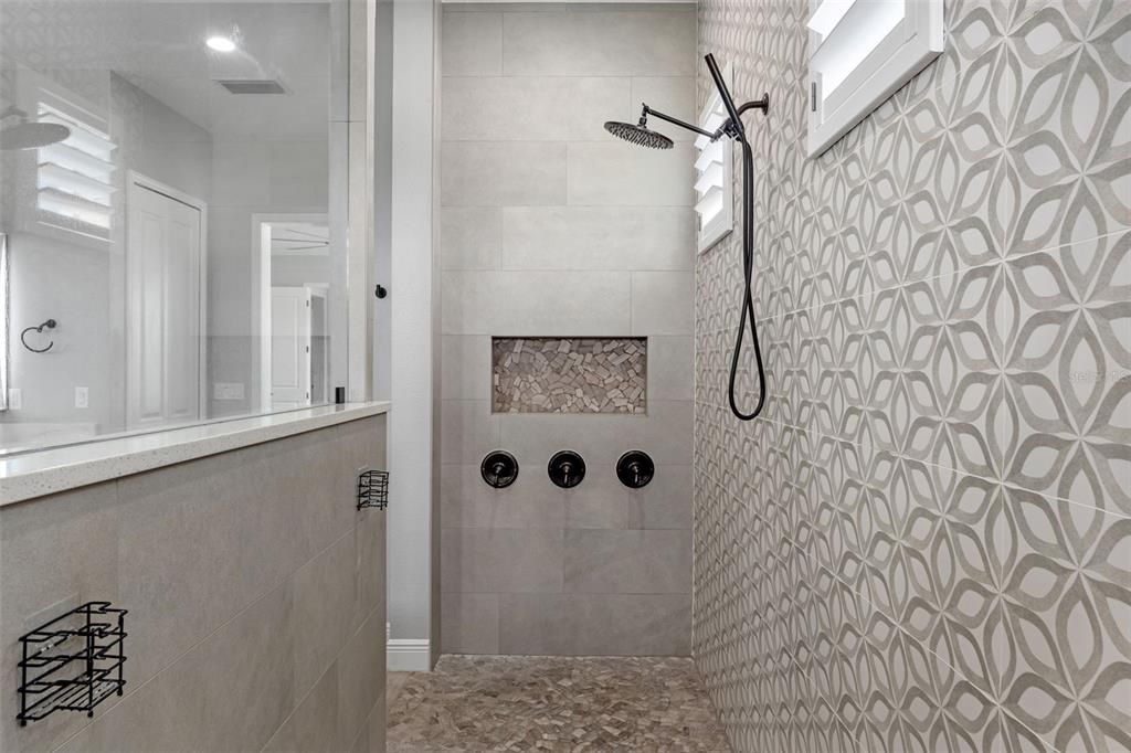 En Venta: $1,999,000 (4 camas, 5 baños, 4268 Pies cuadrados)