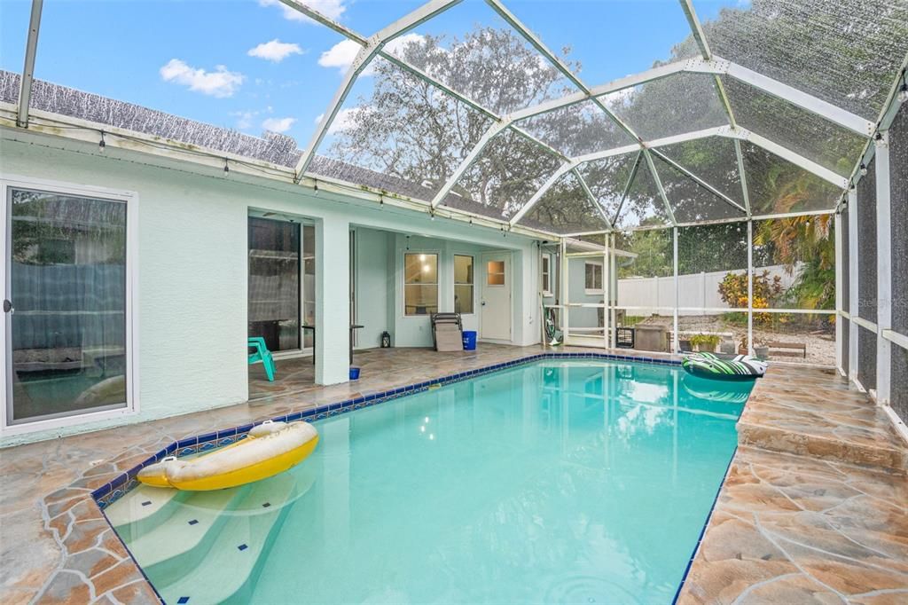 For Rent: $3,700 (3 beds, 2 baths, 1673 Square Feet)