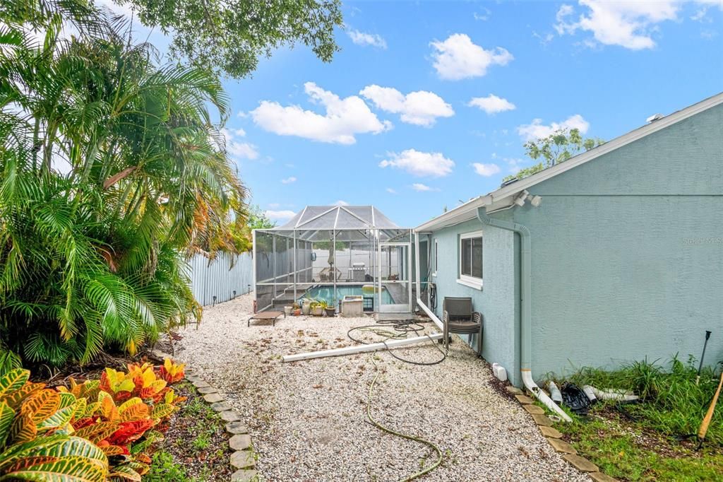 For Rent: $3,700 (3 beds, 2 baths, 1673 Square Feet)