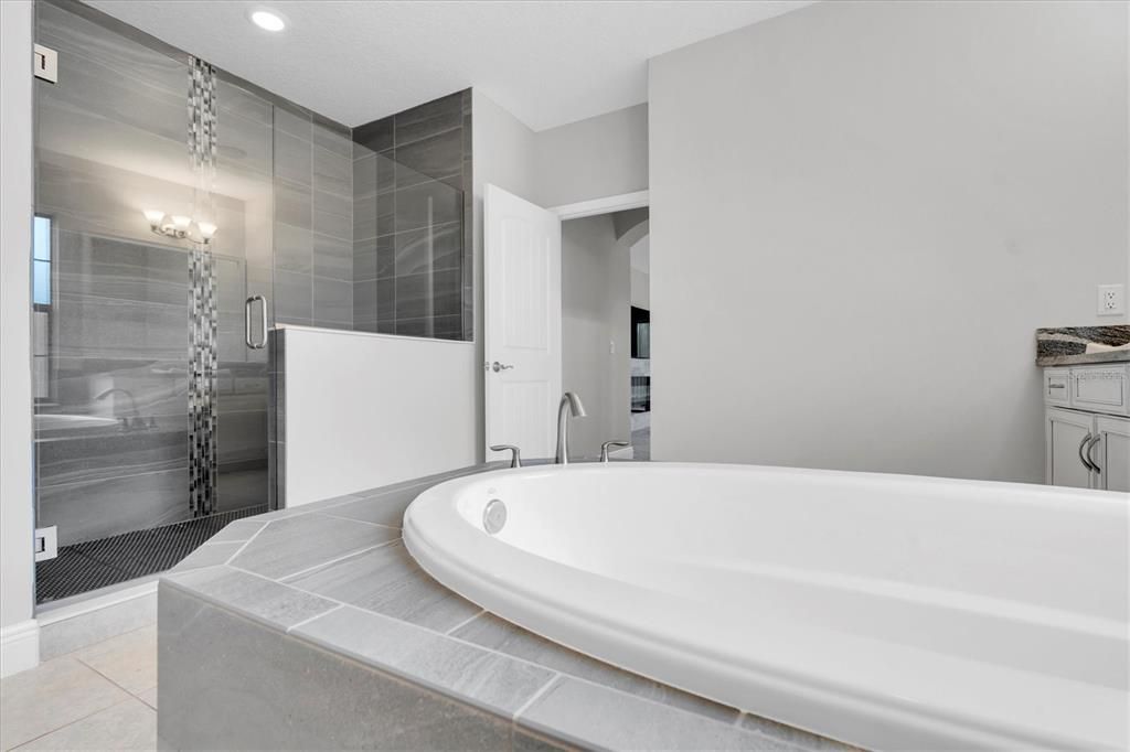 For Sale: $1,399,000 (5 beds, 4 baths, 4218 Square Feet)