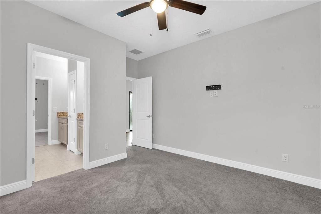 For Sale: $1,399,000 (5 beds, 4 baths, 4218 Square Feet)