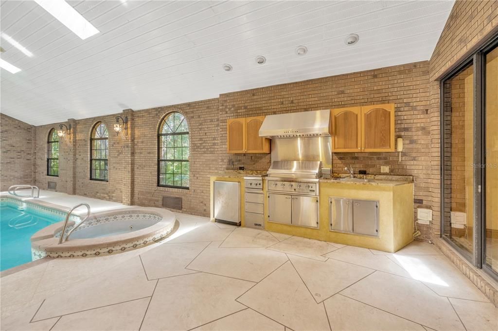 Под контрактом: $850,000 (4 спален, 3 ванн, 4819 Квадратных фут)