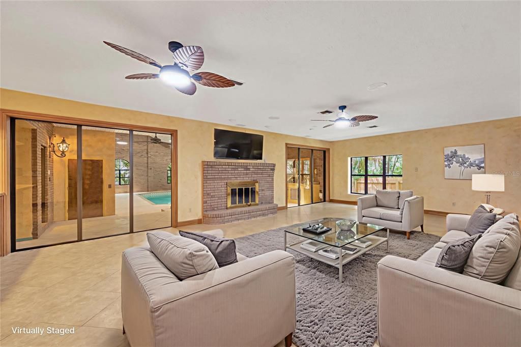 Под контрактом: $850,000 (4 спален, 3 ванн, 4819 Квадратных фут)