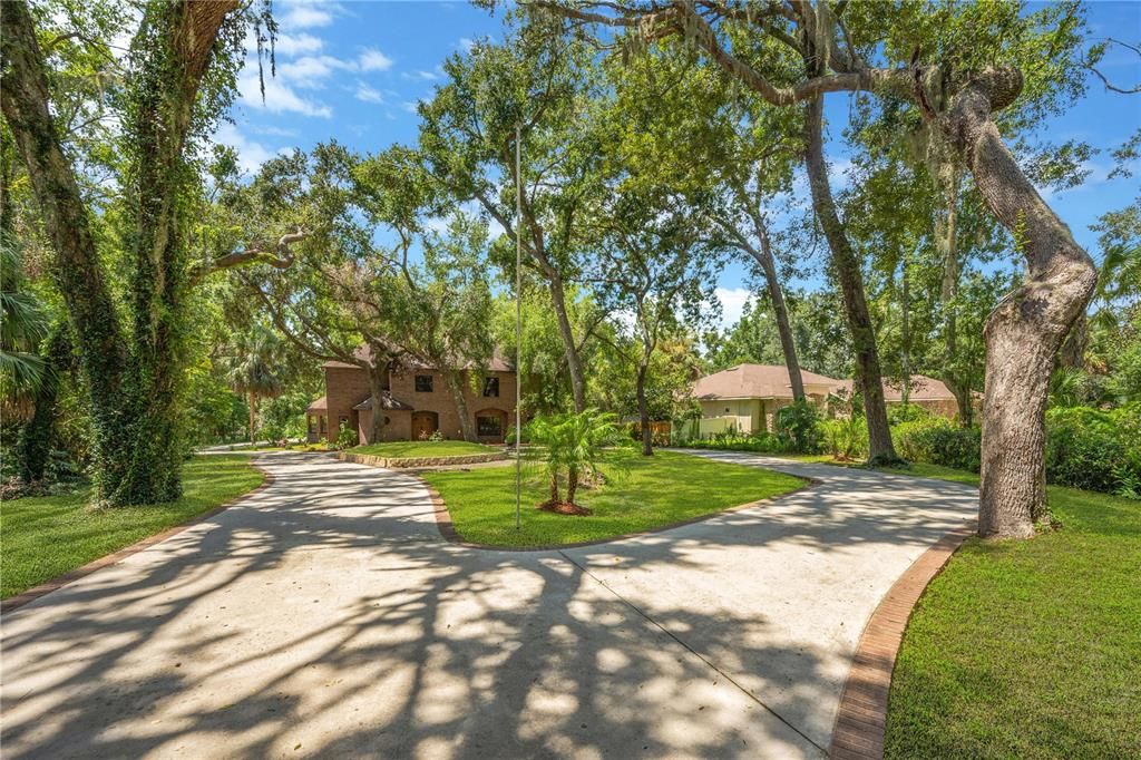 Под контрактом: $850,000 (4 спален, 3 ванн, 4819 Квадратных фут)