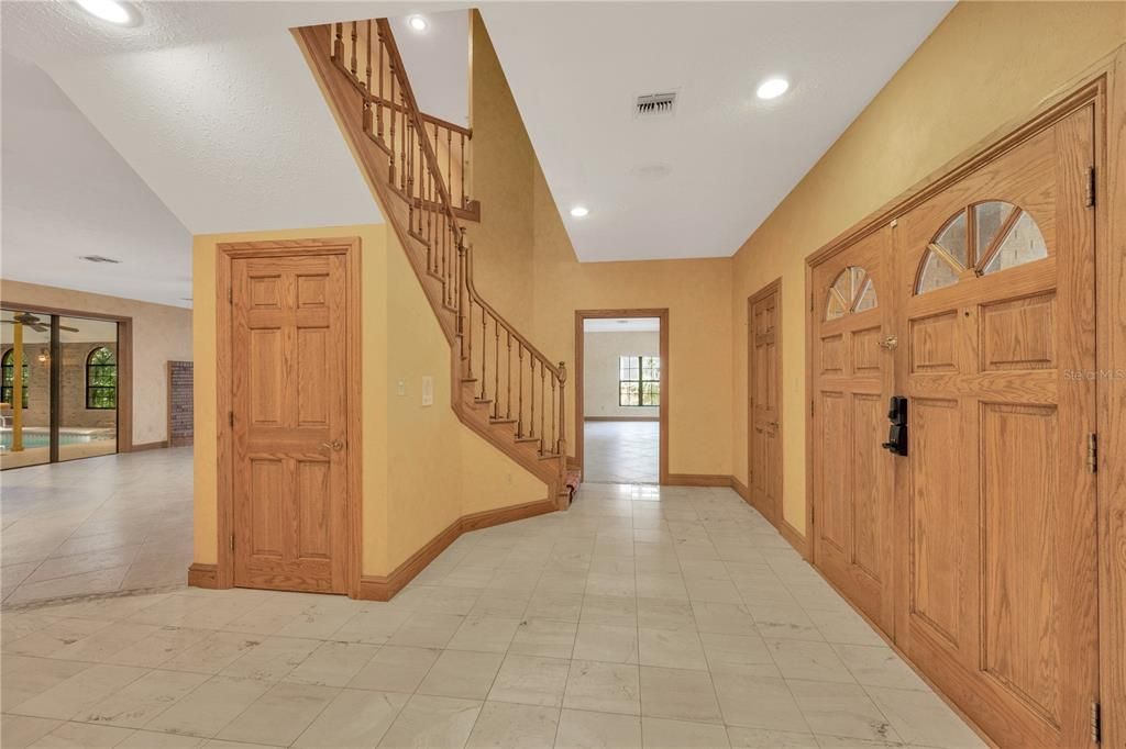 Под контрактом: $850,000 (4 спален, 3 ванн, 4819 Квадратных фут)