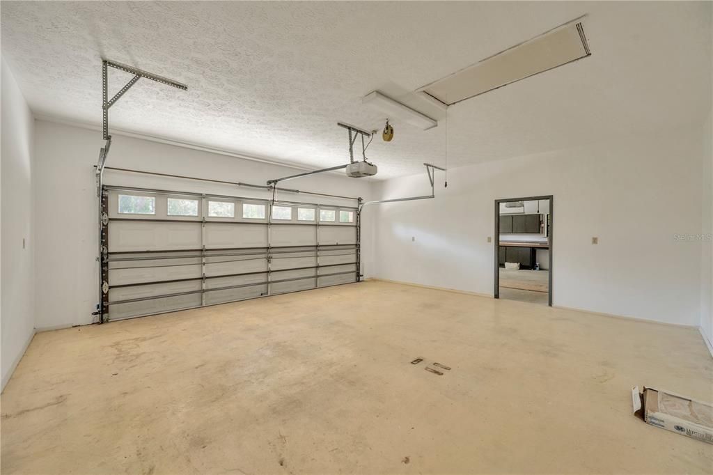 Под контрактом: $850,000 (4 спален, 3 ванн, 4819 Квадратных фут)