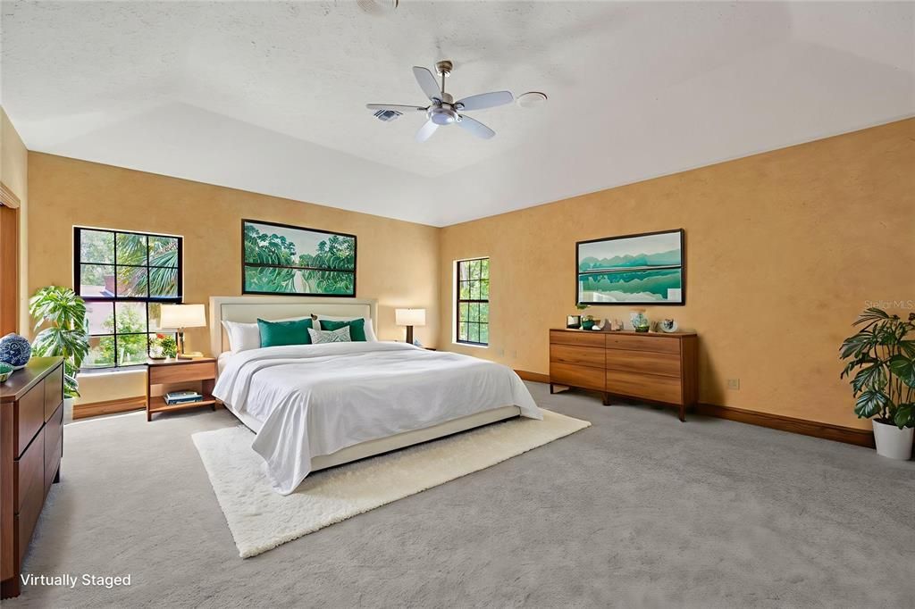 Под контрактом: $850,000 (4 спален, 3 ванн, 4819 Квадратных фут)