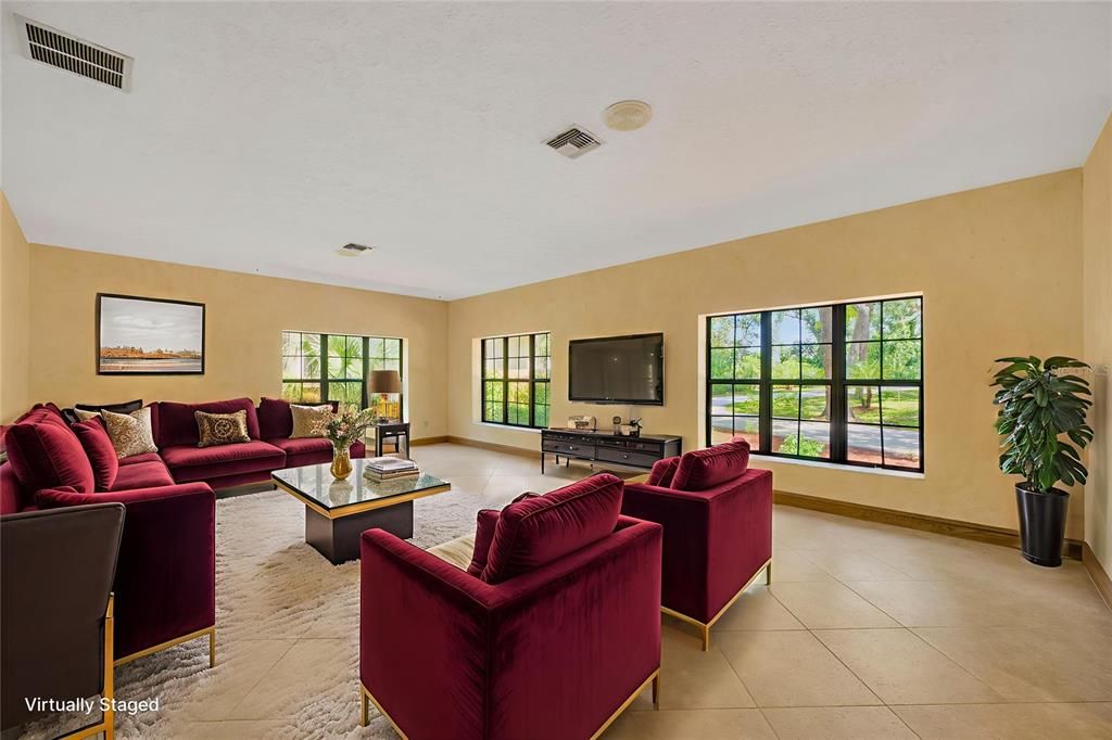 Под контрактом: $850,000 (4 спален, 3 ванн, 4819 Квадратных фут)