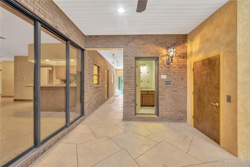 Под контрактом: $850,000 (4 спален, 3 ванн, 4819 Квадратных фут)