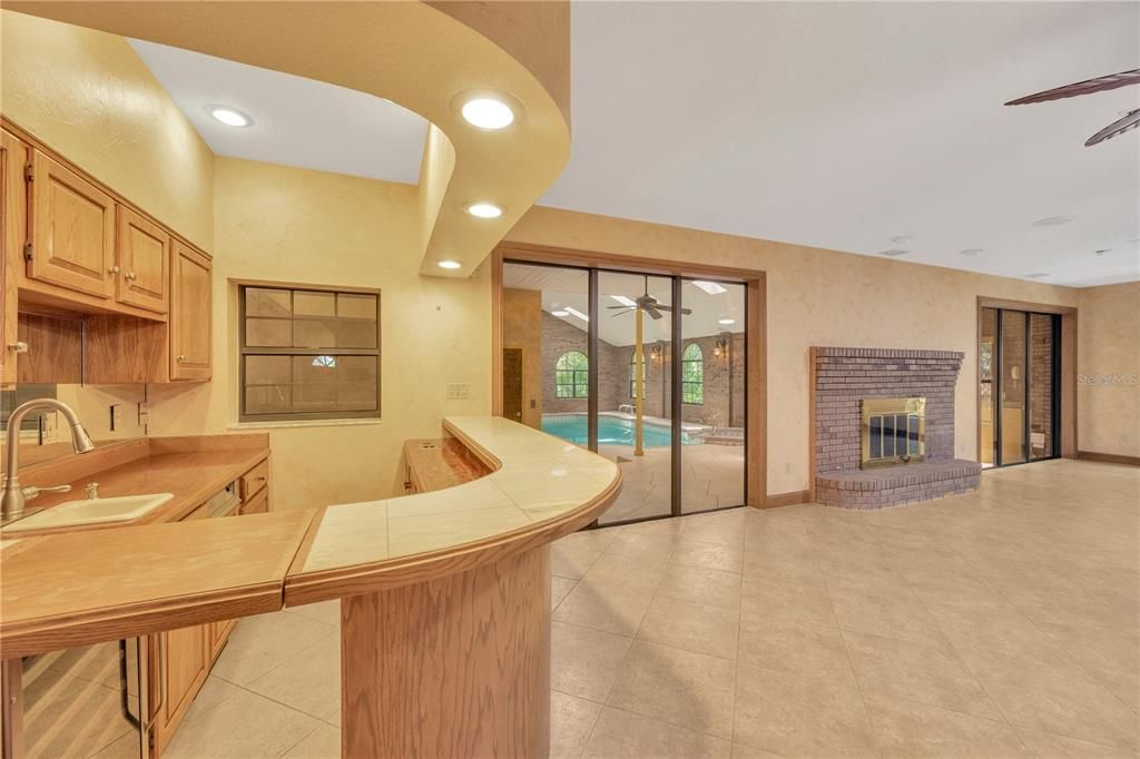 Под контрактом: $850,000 (4 спален, 3 ванн, 4819 Квадратных фут)