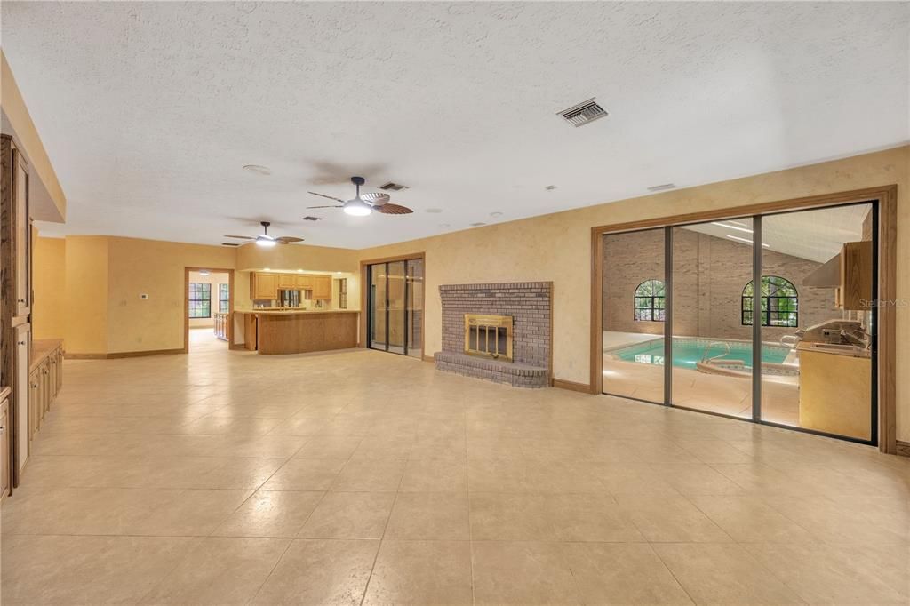 Под контрактом: $850,000 (4 спален, 3 ванн, 4819 Квадратных фут)