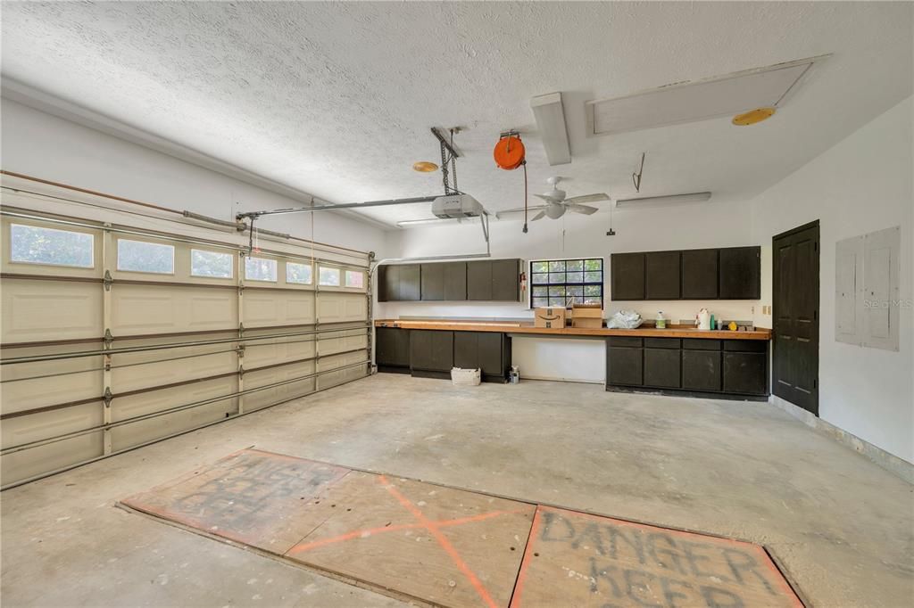 Под контрактом: $850,000 (4 спален, 3 ванн, 4819 Квадратных фут)