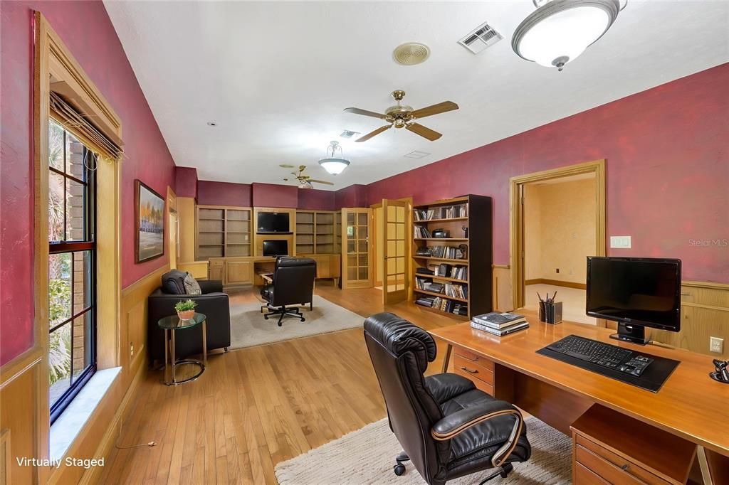 Под контрактом: $850,000 (4 спален, 3 ванн, 4819 Квадратных фут)